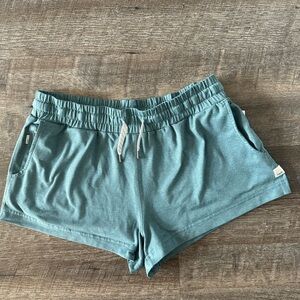 Women’s Vuori halo performance shorts small mist